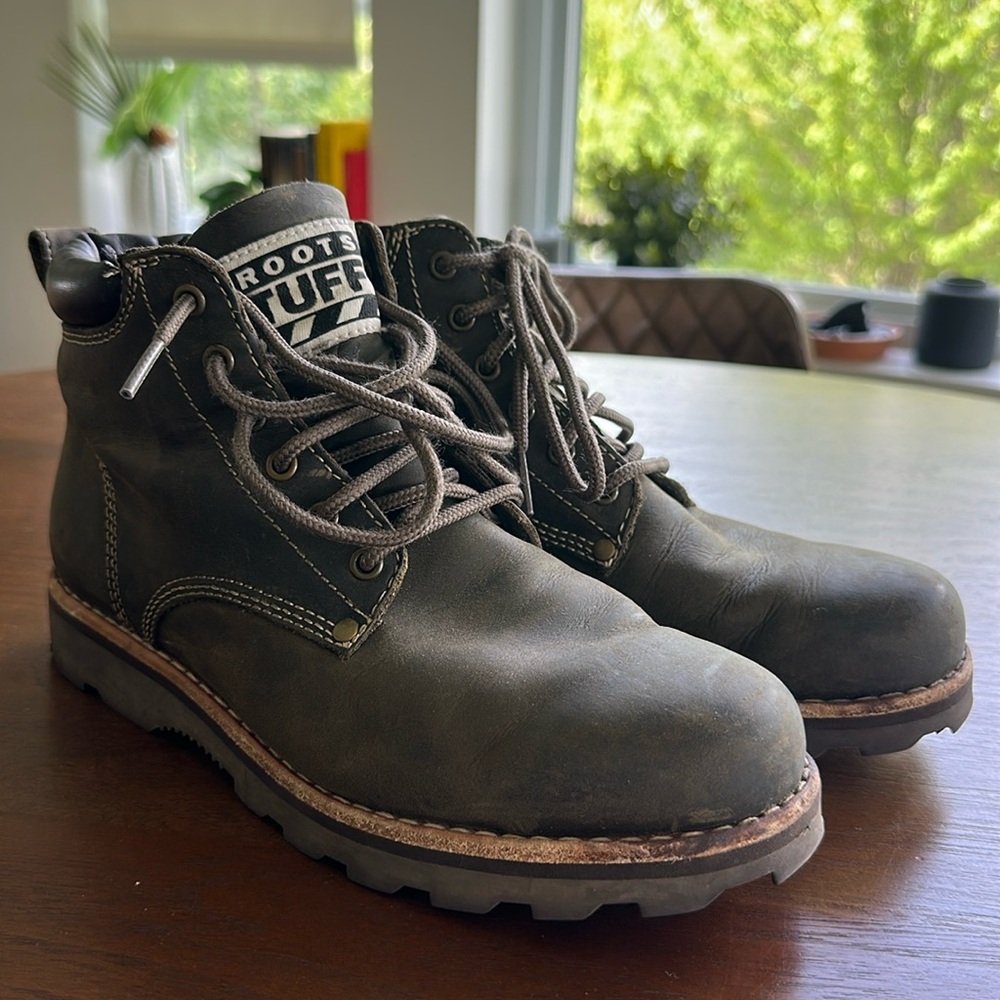 Roots Tuff boots olive green US8